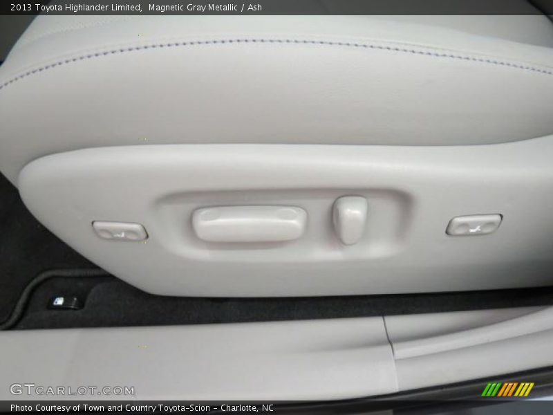 Magnetic Gray Metallic / Ash 2013 Toyota Highlander Limited