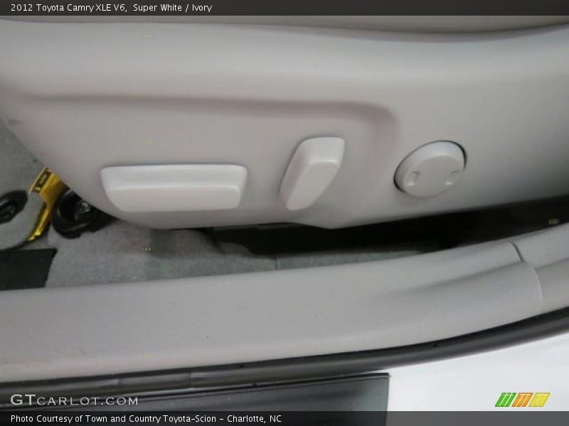 Super White / Ivory 2012 Toyota Camry XLE V6