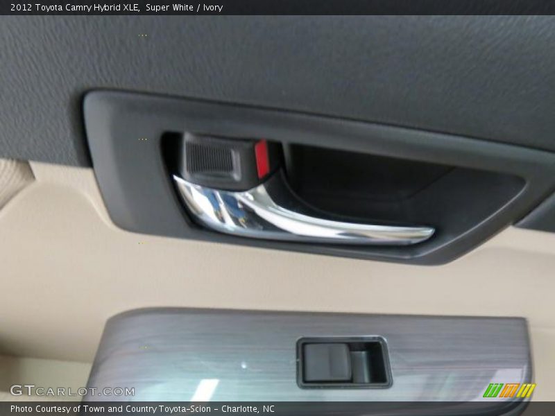 Super White / Ivory 2012 Toyota Camry Hybrid XLE