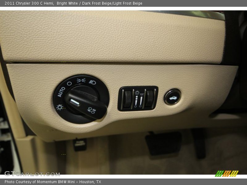 Bright White / Dark Frost Beige/Light Frost Beige 2011 Chrysler 300 C Hemi