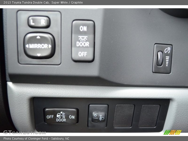 Super White / Graphite 2013 Toyota Tundra Double Cab