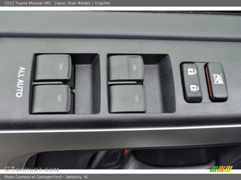 Classic Silver Metallic / Graphite 2013 Toyota 4Runner SR5