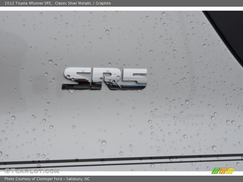 Classic Silver Metallic / Graphite 2013 Toyota 4Runner SR5