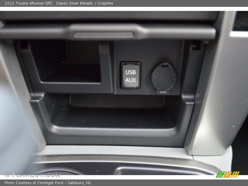 Classic Silver Metallic / Graphite 2013 Toyota 4Runner SR5