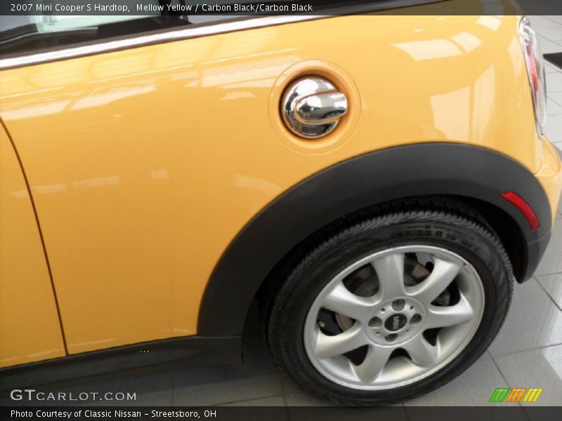 Mellow Yellow / Carbon Black/Carbon Black 2007 Mini Cooper S Hardtop