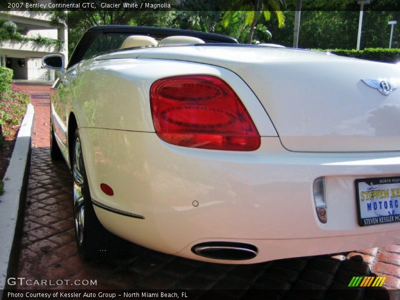 Glacier White / Magnolia 2007 Bentley Continental GTC