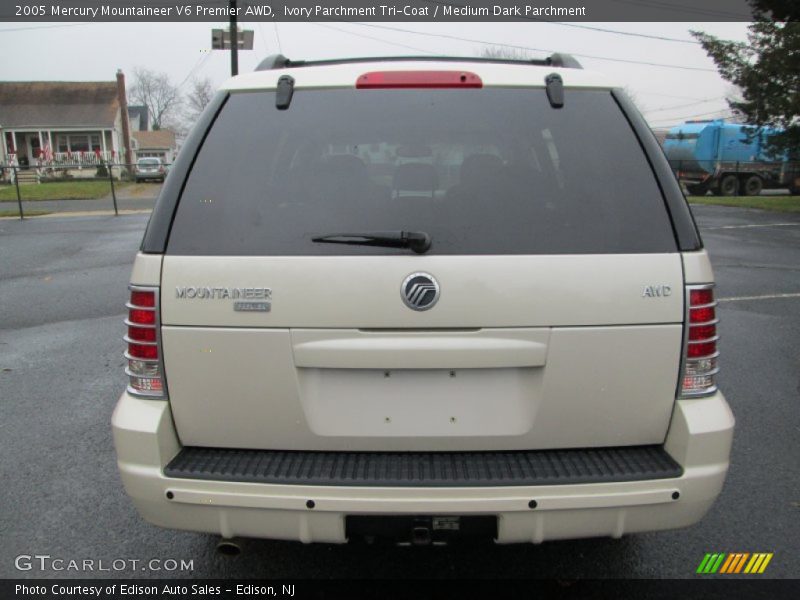 Ivory Parchment Tri-Coat / Medium Dark Parchment 2005 Mercury Mountaineer V6 Premier AWD