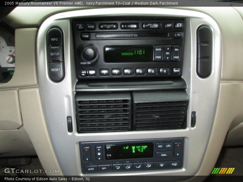 Ivory Parchment Tri-Coat / Medium Dark Parchment 2005 Mercury Mountaineer V6 Premier AWD
