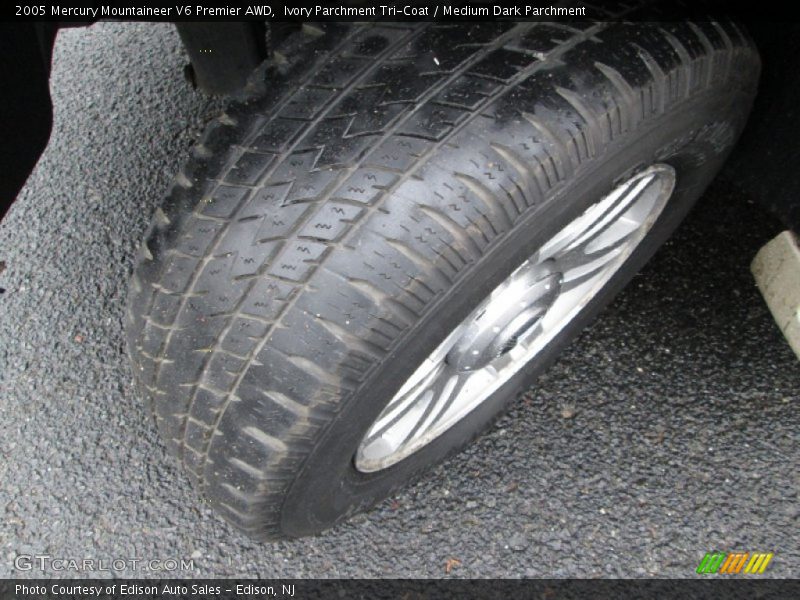 Ivory Parchment Tri-Coat / Medium Dark Parchment 2005 Mercury Mountaineer V6 Premier AWD