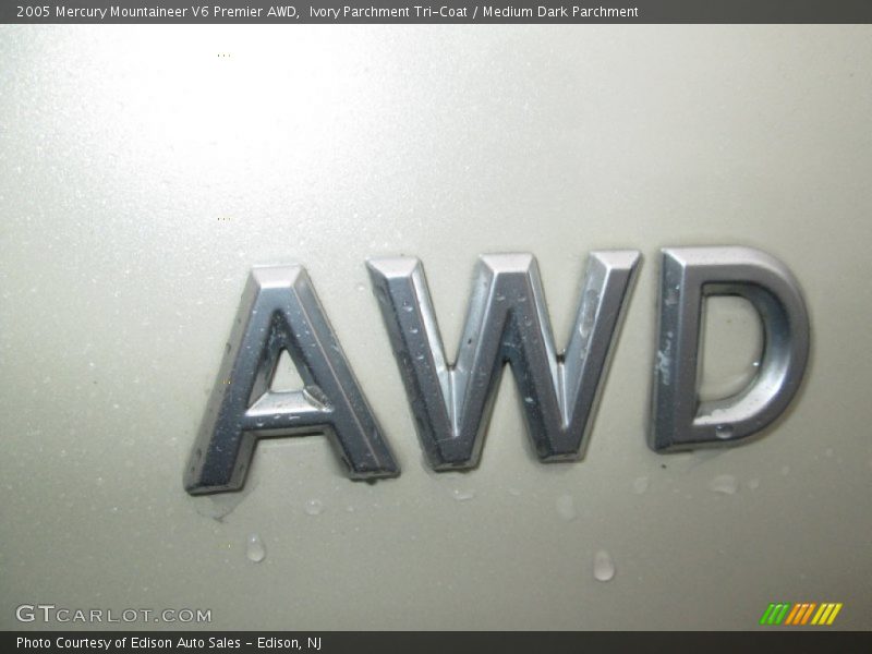 Ivory Parchment Tri-Coat / Medium Dark Parchment 2005 Mercury Mountaineer V6 Premier AWD