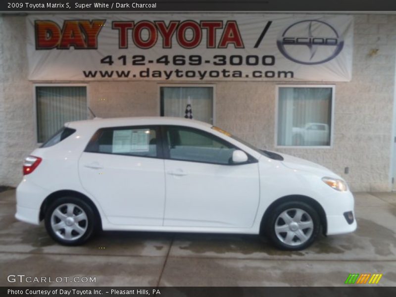 Super White / Dark Charcoal 2009 Toyota Matrix S