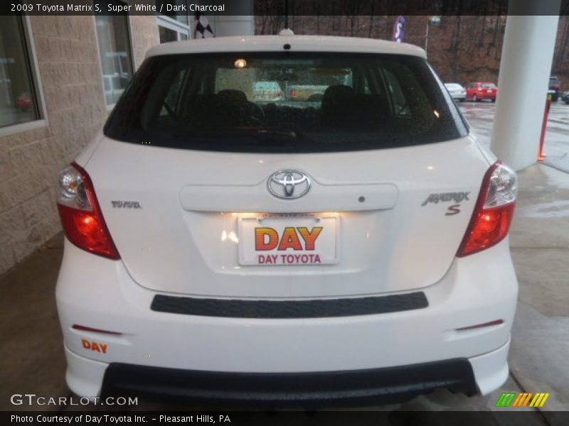 Super White / Dark Charcoal 2009 Toyota Matrix S