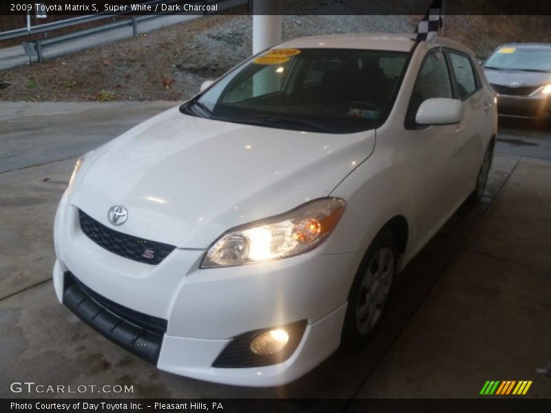 Super White / Dark Charcoal 2009 Toyota Matrix S