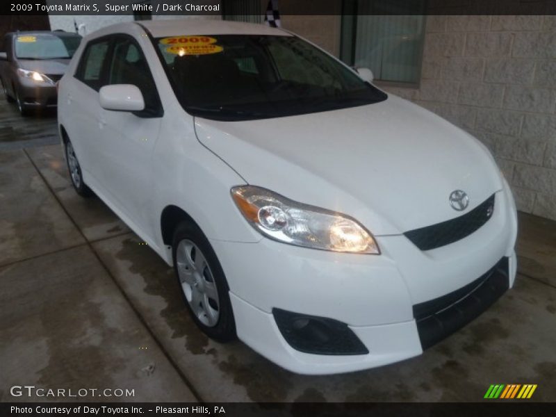 Super White / Dark Charcoal 2009 Toyota Matrix S