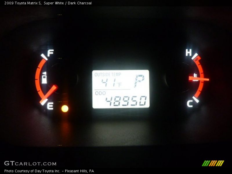 Super White / Dark Charcoal 2009 Toyota Matrix S