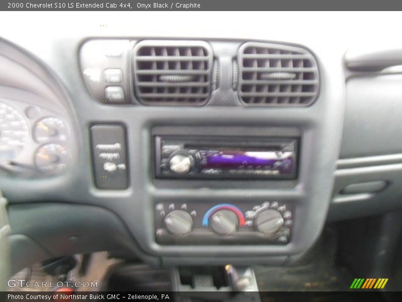 Onyx Black / Graphite 2000 Chevrolet S10 LS Extended Cab 4x4