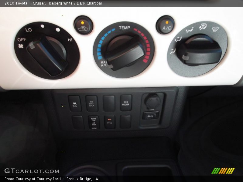 Iceberg White / Dark Charcoal 2010 Toyota FJ Cruiser