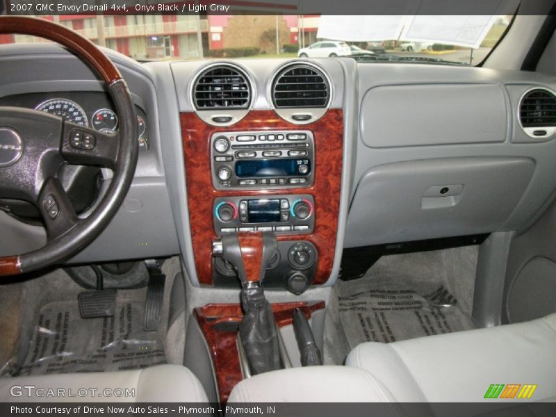 Onyx Black / Light Gray 2007 GMC Envoy Denali 4x4