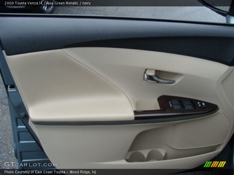 Aloe Green Metallic / Ivory 2009 Toyota Venza I4