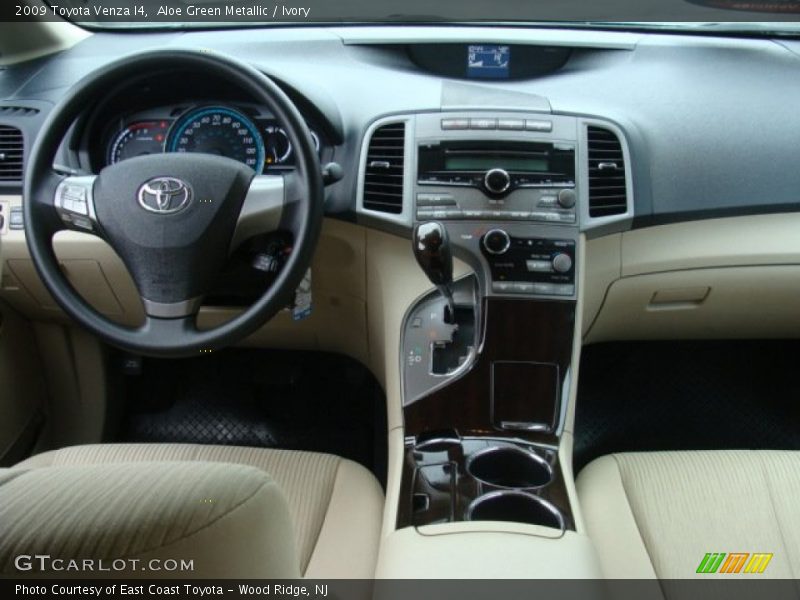 Aloe Green Metallic / Ivory 2009 Toyota Venza I4