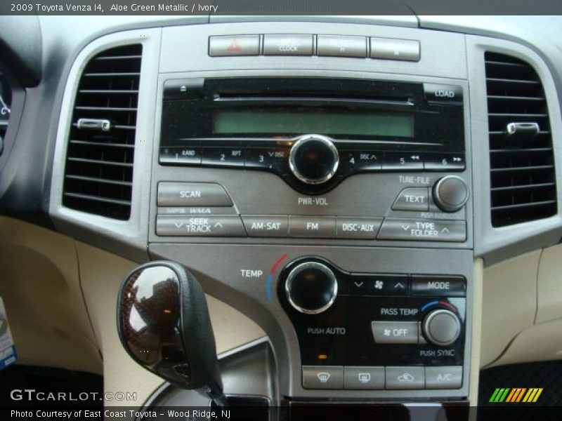 Aloe Green Metallic / Ivory 2009 Toyota Venza I4