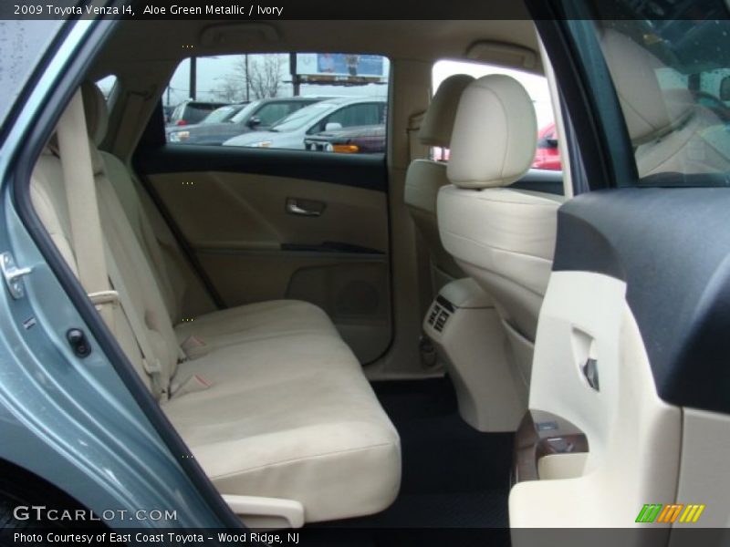 Aloe Green Metallic / Ivory 2009 Toyota Venza I4