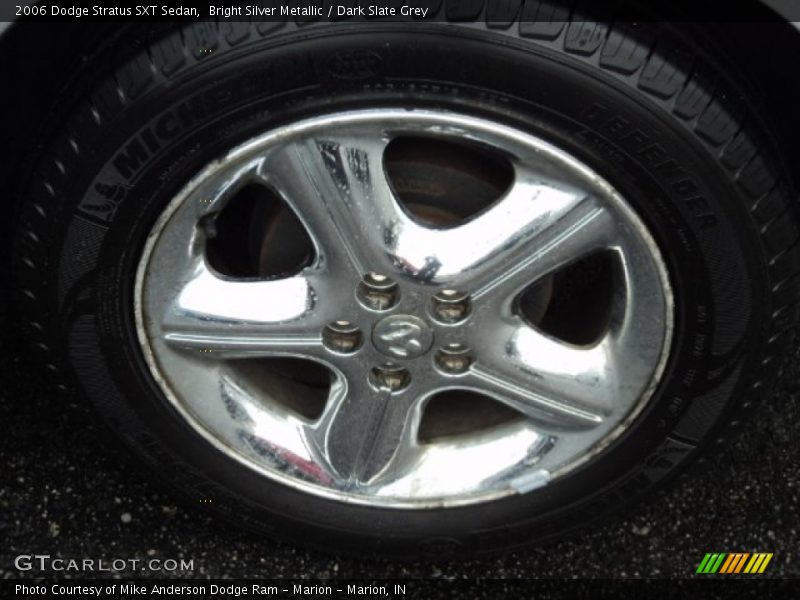 Bright Silver Metallic / Dark Slate Grey 2006 Dodge Stratus SXT Sedan