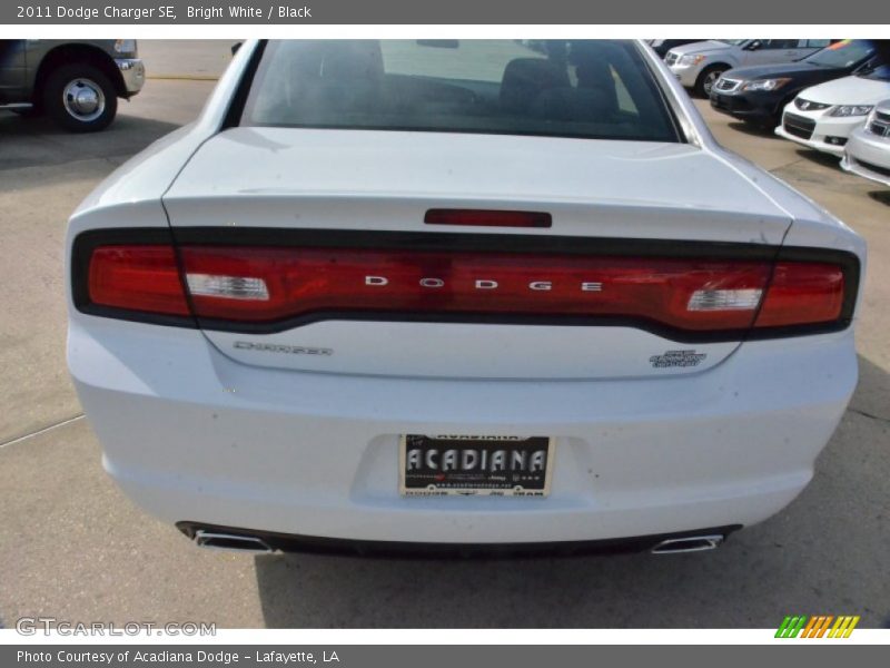 Bright White / Black 2011 Dodge Charger SE