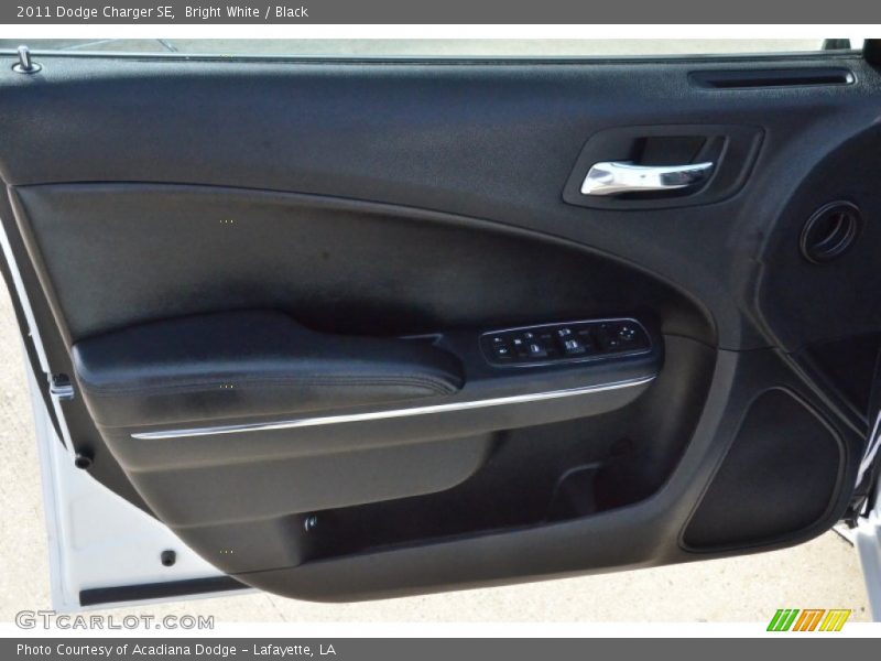 Bright White / Black 2011 Dodge Charger SE
