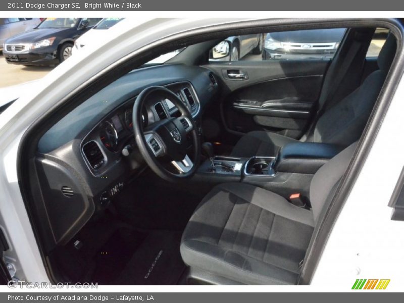 Bright White / Black 2011 Dodge Charger SE