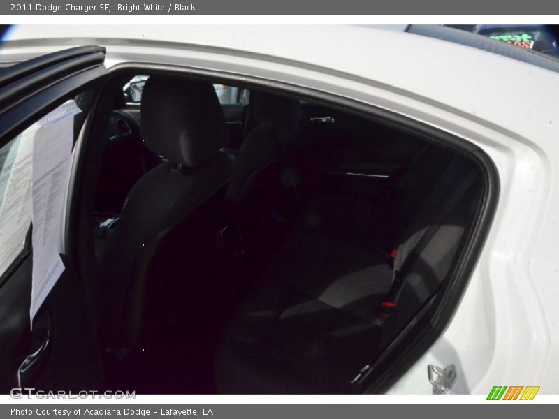 Bright White / Black 2011 Dodge Charger SE