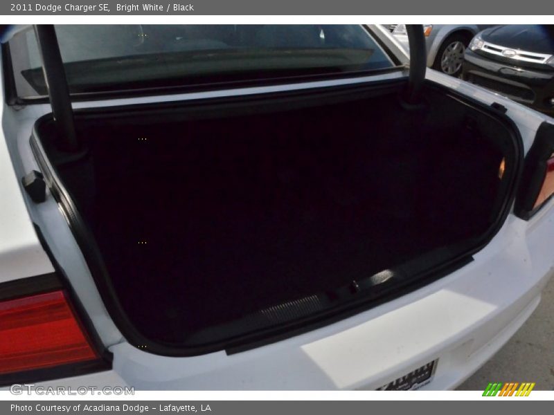 Bright White / Black 2011 Dodge Charger SE