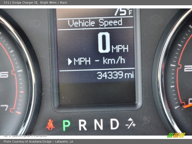 Bright White / Black 2011 Dodge Charger SE