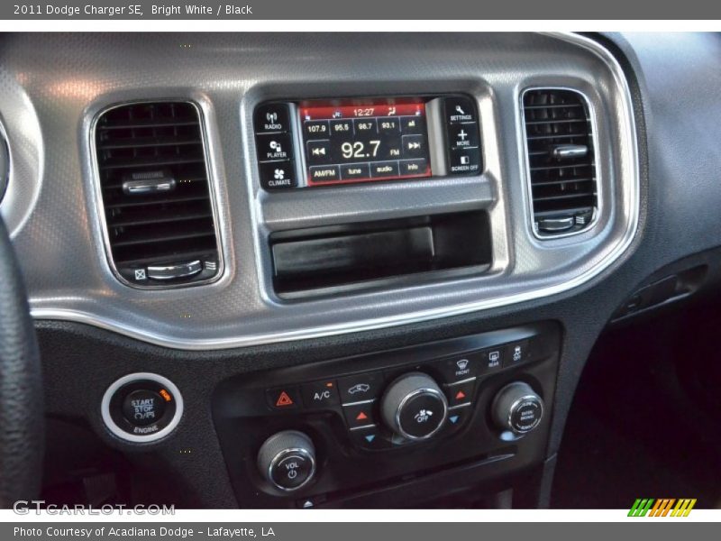 Bright White / Black 2011 Dodge Charger SE