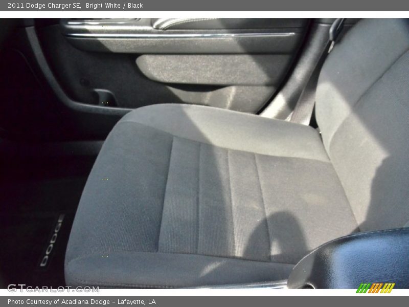 Bright White / Black 2011 Dodge Charger SE