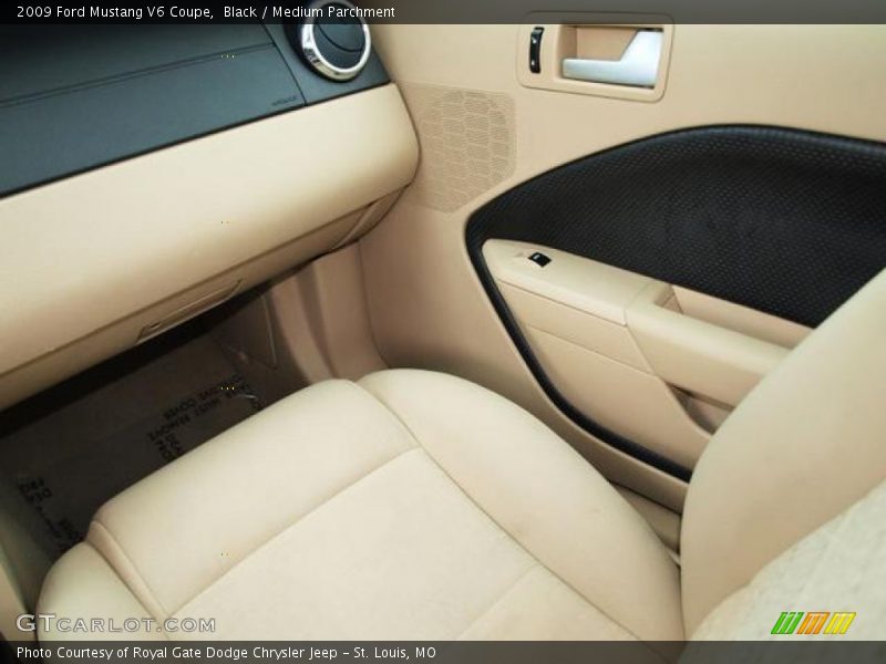 Black / Medium Parchment 2009 Ford Mustang V6 Coupe
