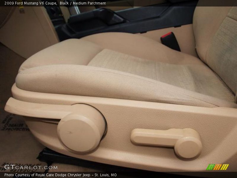 Black / Medium Parchment 2009 Ford Mustang V6 Coupe