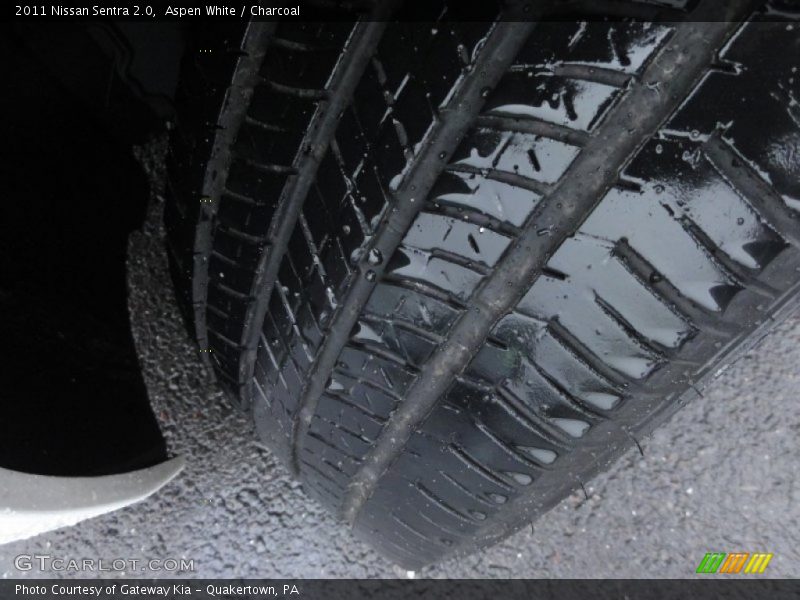 Aspen White / Charcoal 2011 Nissan Sentra 2.0