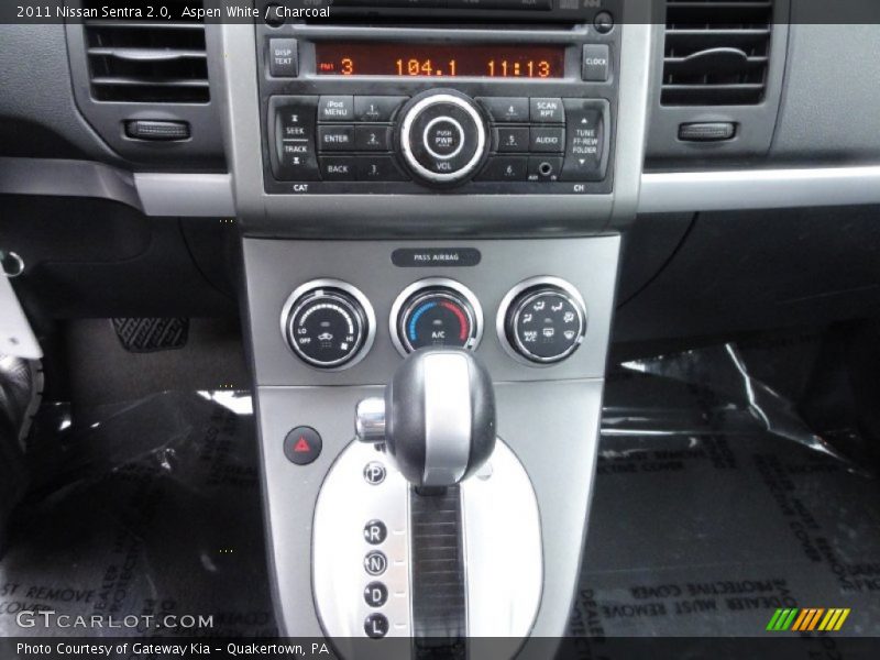 Aspen White / Charcoal 2011 Nissan Sentra 2.0