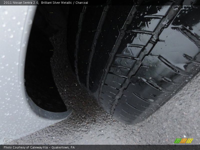 Brilliant Silver Metallic / Charcoal 2011 Nissan Sentra 2.0