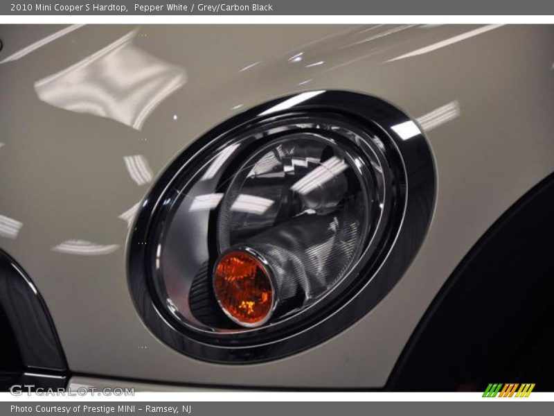 Pepper White / Grey/Carbon Black 2010 Mini Cooper S Hardtop