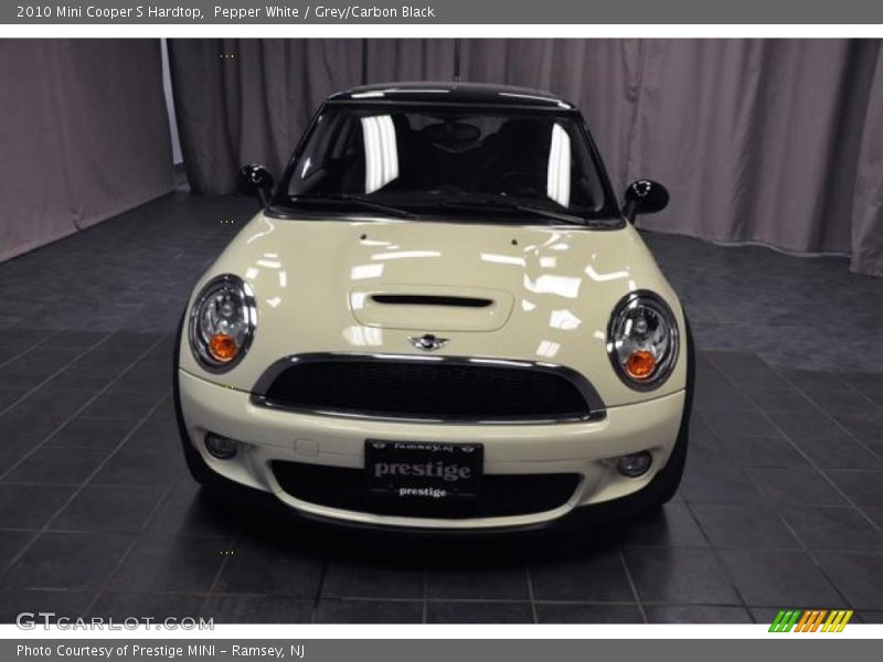 Pepper White / Grey/Carbon Black 2010 Mini Cooper S Hardtop