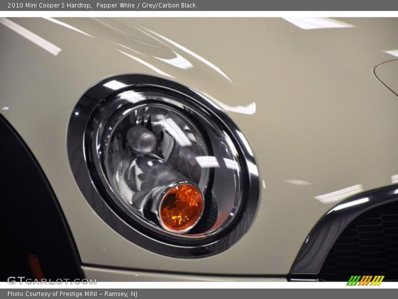 Pepper White / Grey/Carbon Black 2010 Mini Cooper S Hardtop