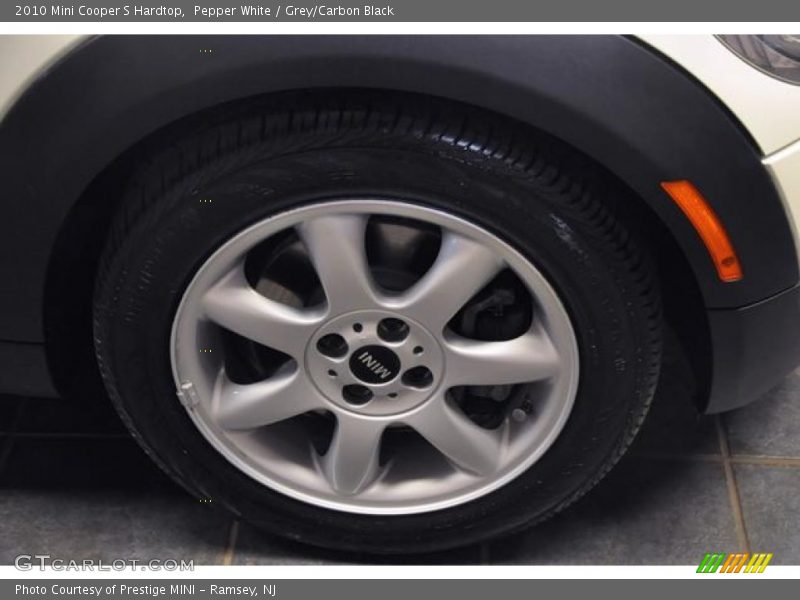 Pepper White / Grey/Carbon Black 2010 Mini Cooper S Hardtop