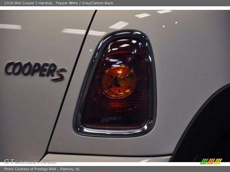Pepper White / Grey/Carbon Black 2010 Mini Cooper S Hardtop