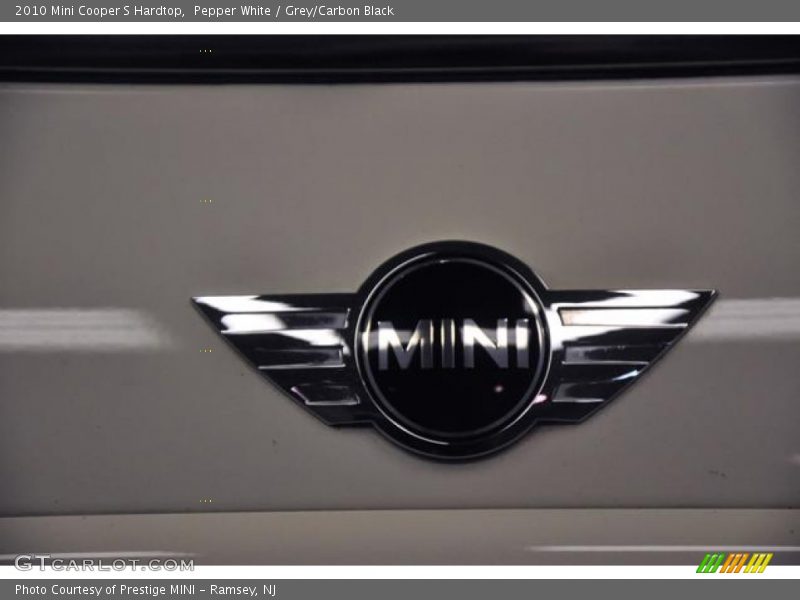 Pepper White / Grey/Carbon Black 2010 Mini Cooper S Hardtop