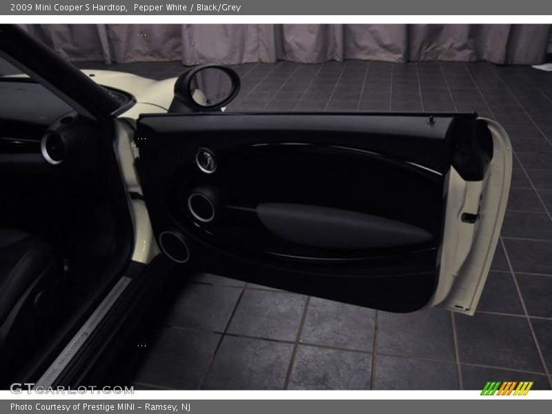 Pepper White / Black/Grey 2009 Mini Cooper S Hardtop