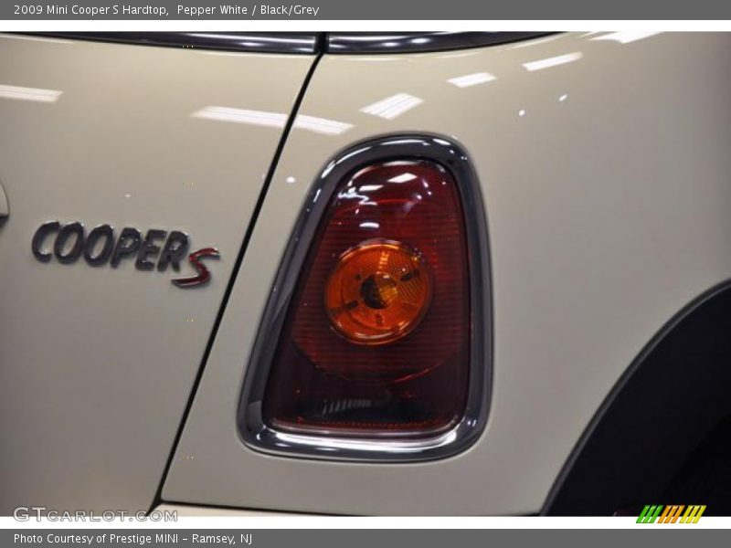 Pepper White / Black/Grey 2009 Mini Cooper S Hardtop