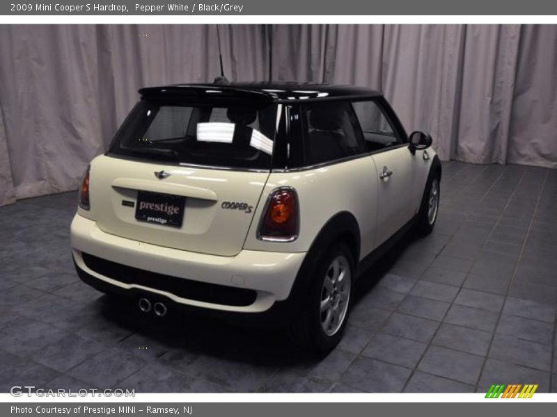 Pepper White / Black/Grey 2009 Mini Cooper S Hardtop
