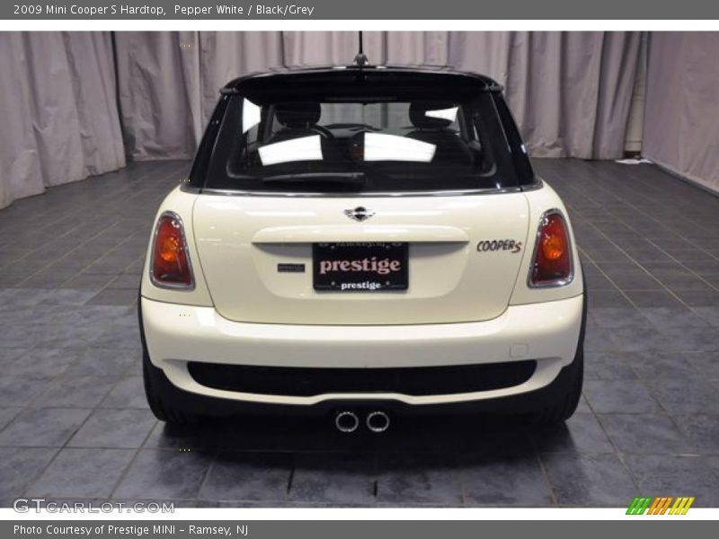 Pepper White / Black/Grey 2009 Mini Cooper S Hardtop